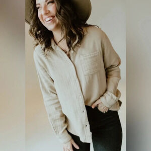 New In | Reagan Button Up Top - Size Medium
